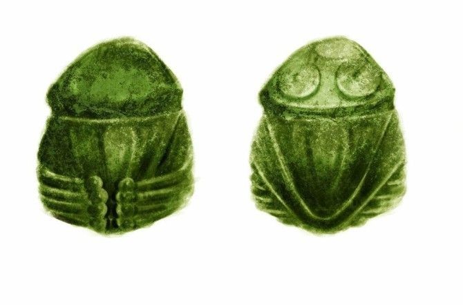 Dois muiraquitãs verdes em forma de rã